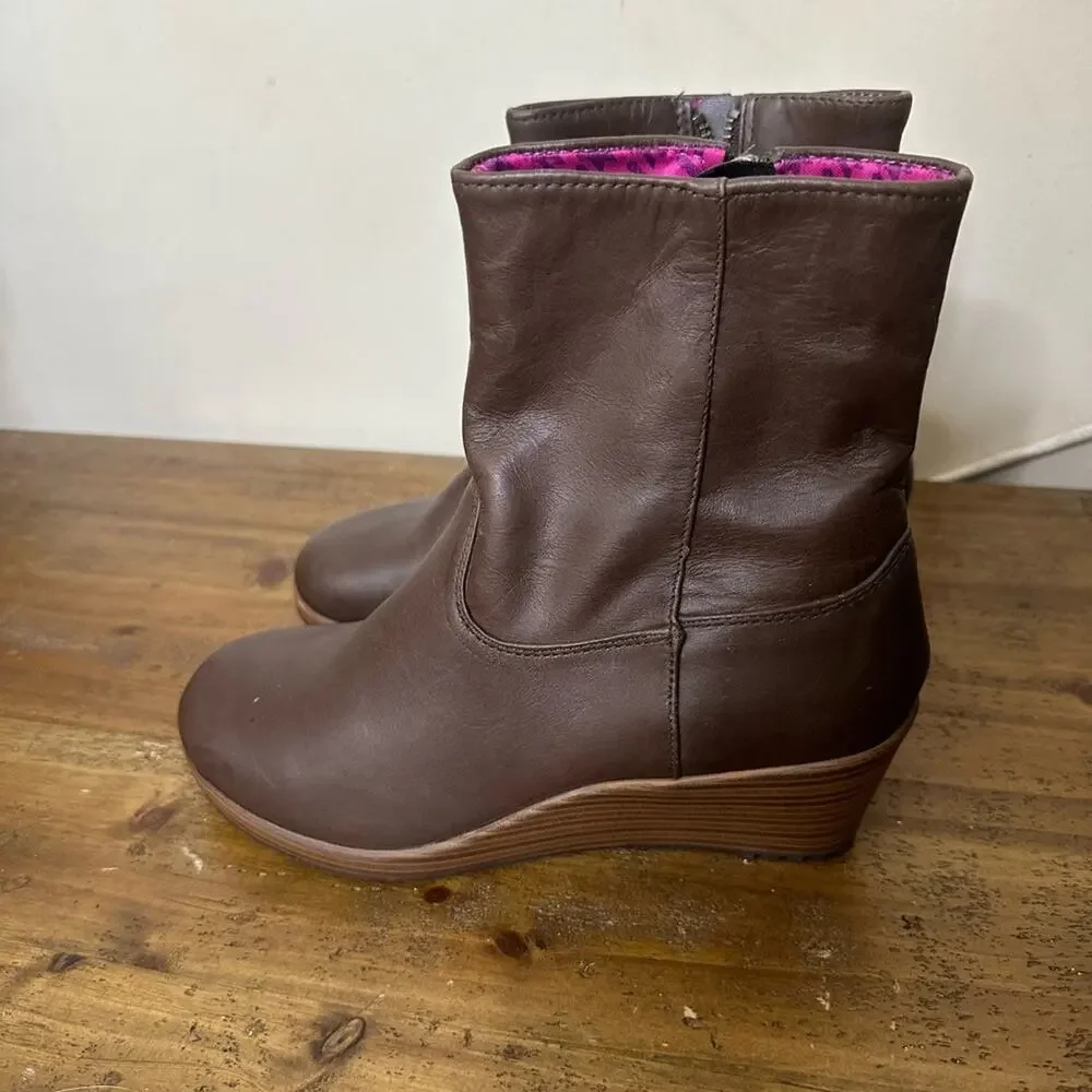 CROCS A-Leigh Leather Bootie Espresso/Walnut boots,size 6.5